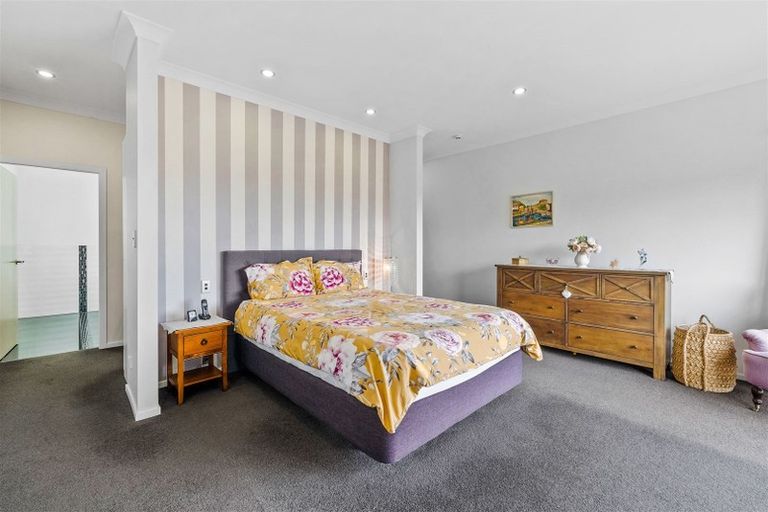 Photo of property in 1 Hollyford Place, Aotea, Porirua, 5024