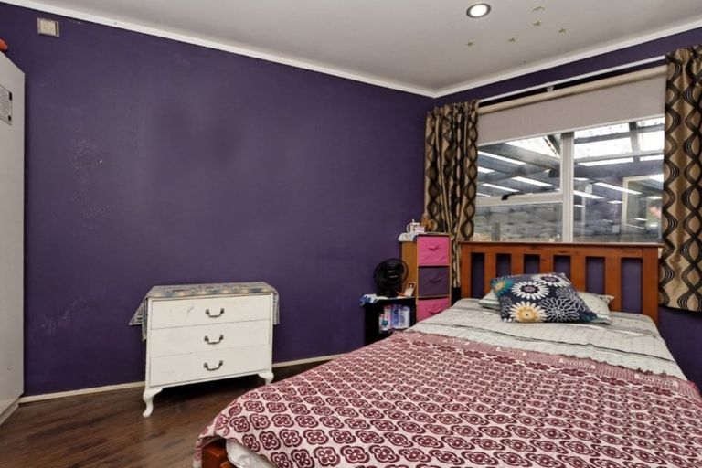 Photo of property in 28 Matama Road, Glen Eden, Auckland, 0602