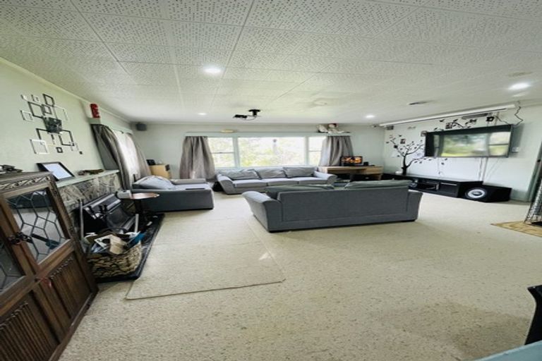 Photo of property in 42 West Lynn Road, Titirangi, Auckland, 0604