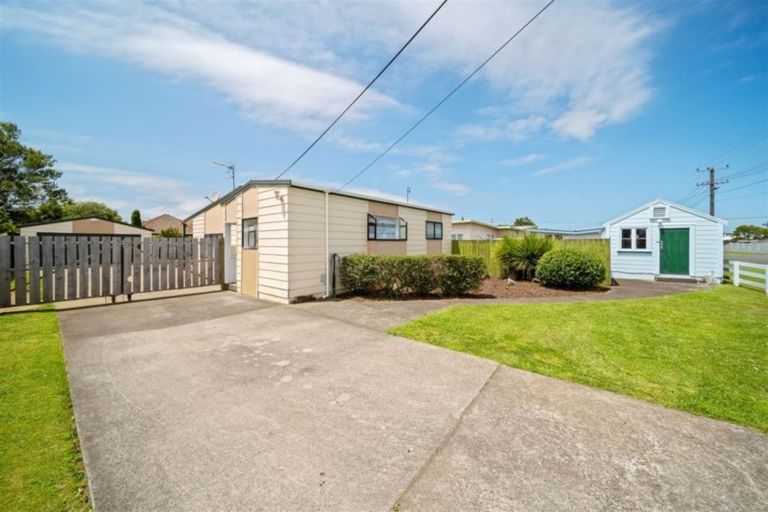 Photo of property in 37 Grey Street, Normanby, Hawera, 4614