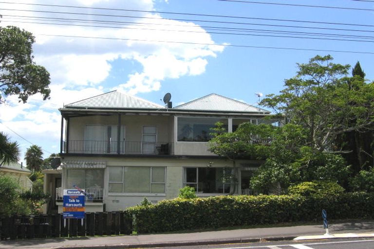 Photo of property in 4/140 Calliope Road, Stanley Point, Auckland, 0624