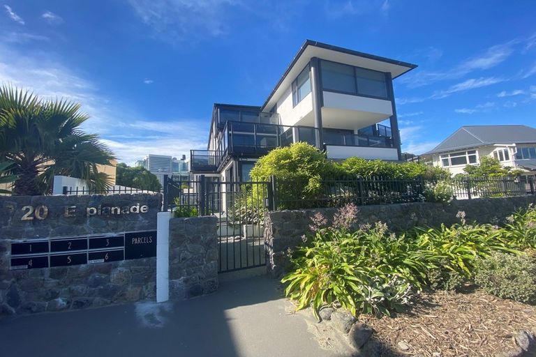 Photo of property in 2/20 Esplanade, Sumner, Christchurch, 8081