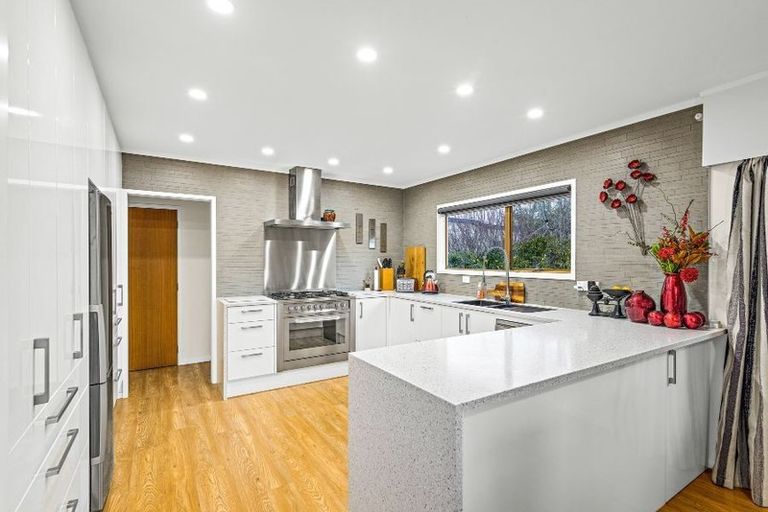 Photo of property in 6 Fayette Place, Te Atatu South, Auckland, 0610