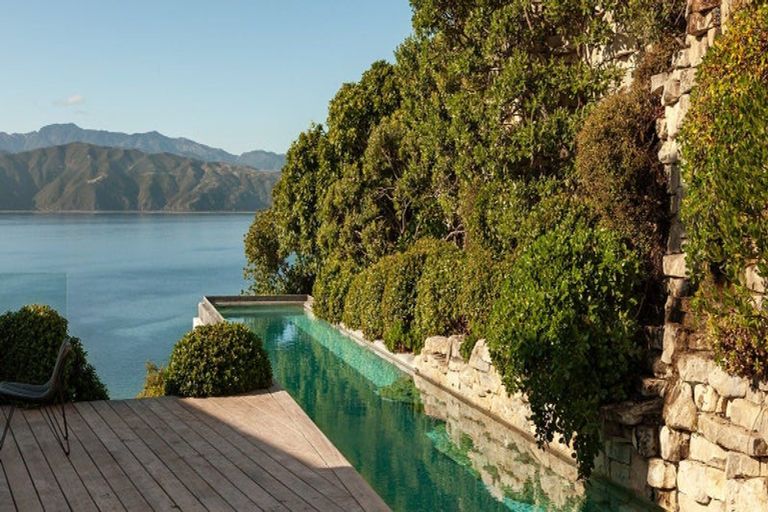 Photo of property in 3 Maramanui Way, Karaka Bays, Wellington, 6022