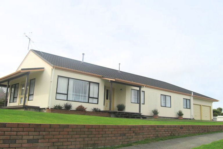 Photo of property in 2 Otamarau Grove, Maungaraki, Lower Hutt, 5010