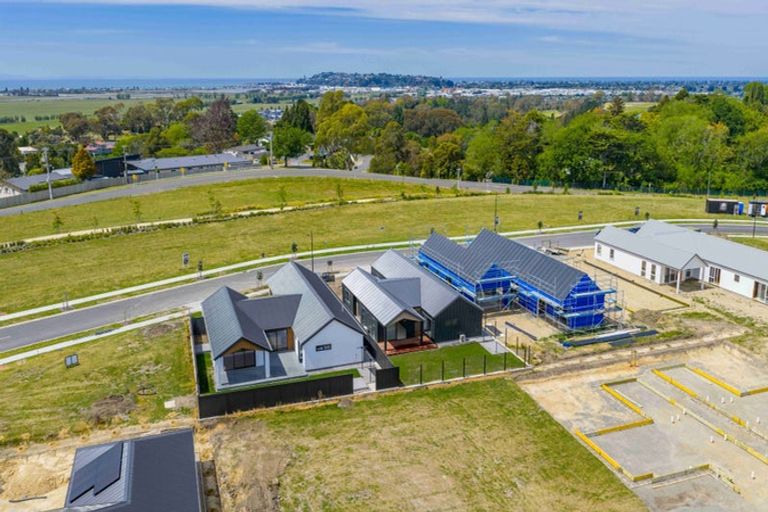 Photo of property in 14 Annie Aranui Drive, Poraiti, 4182