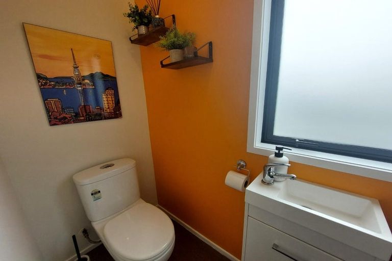 Photo of property in 2/2 Ceramco Place, Torbay, Auckland, 0630