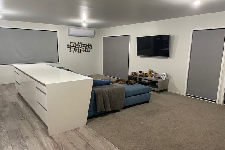 Photo of property in 22 Cleat Street, Whitby, Porirua, 5024