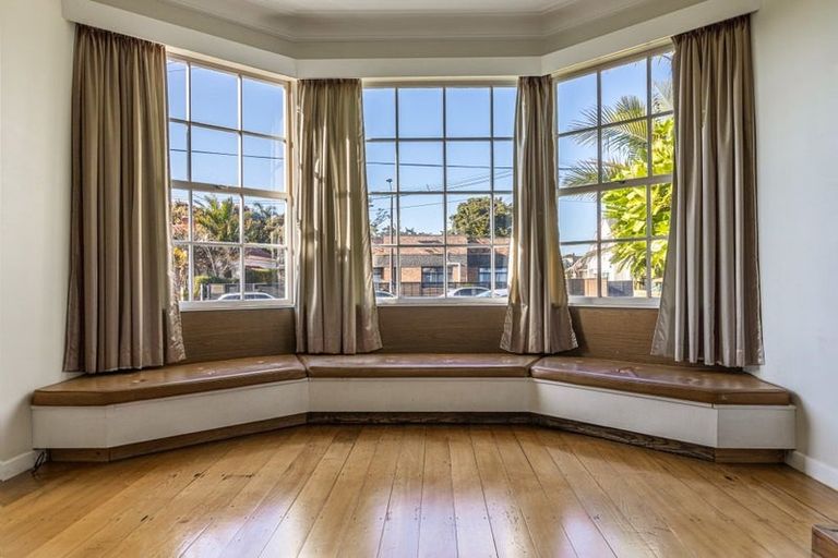 Photo of property in 1 Momona Road, Greenlane, Auckland, 1051