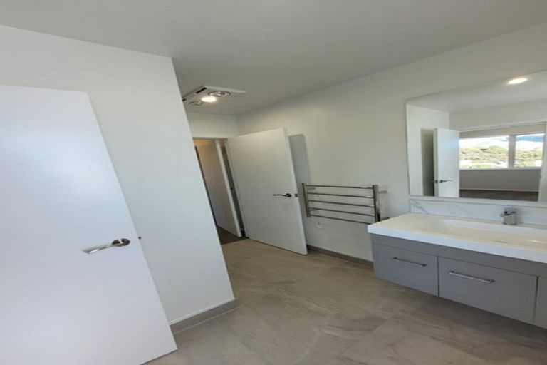 Photo of property in 16 Topsail Way, Whitby, Porirua, 5024