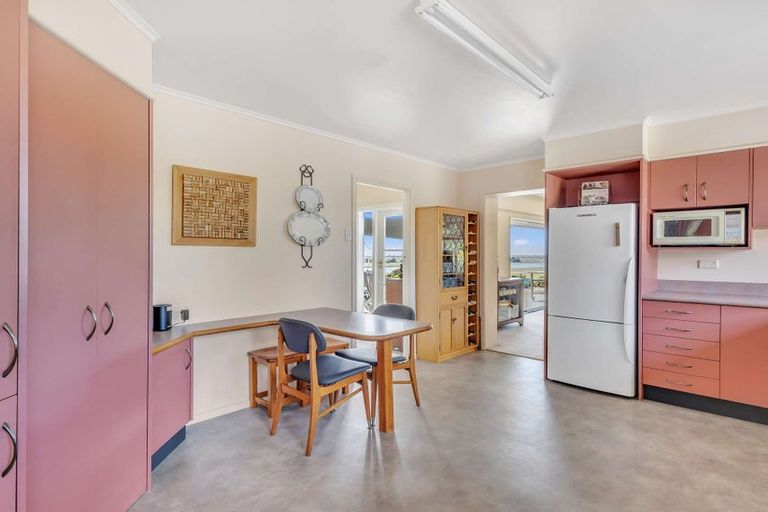 Photo of property in 70 Nilgiri Road, Poraiti, Napier, 4182