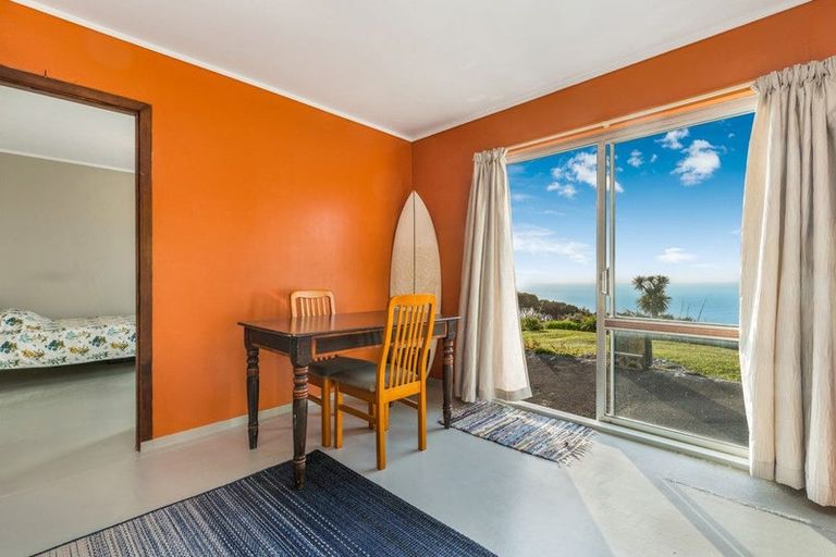 Photo of property in 11 Te Ahuahu Road, Piha, New Lynn, 0772