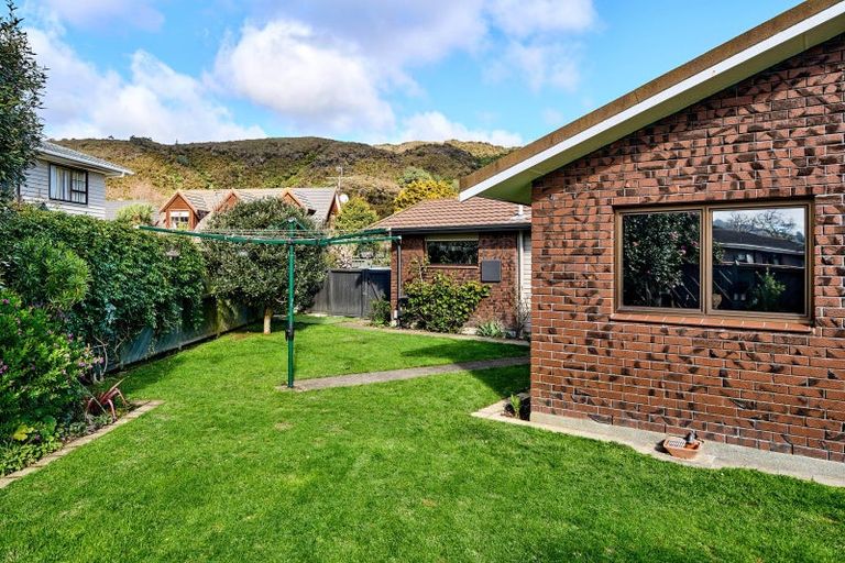 Photo of property in 23 Mcenroe Grove, Naenae, Lower Hutt, 5011