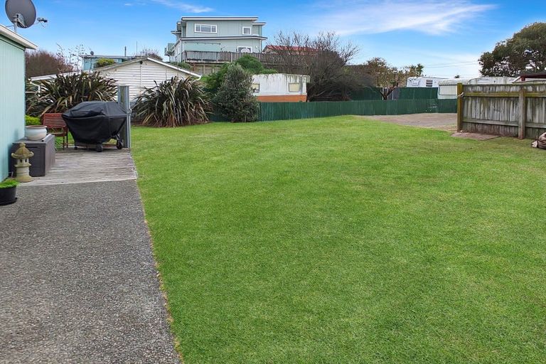 Photo of property in 18a Roore Street, Foxton Beach, Foxton, 4815