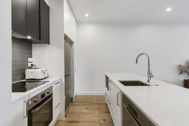 Photo of property in 2/3 Genevieve Lane, Hobsonville, Auckland, 0616