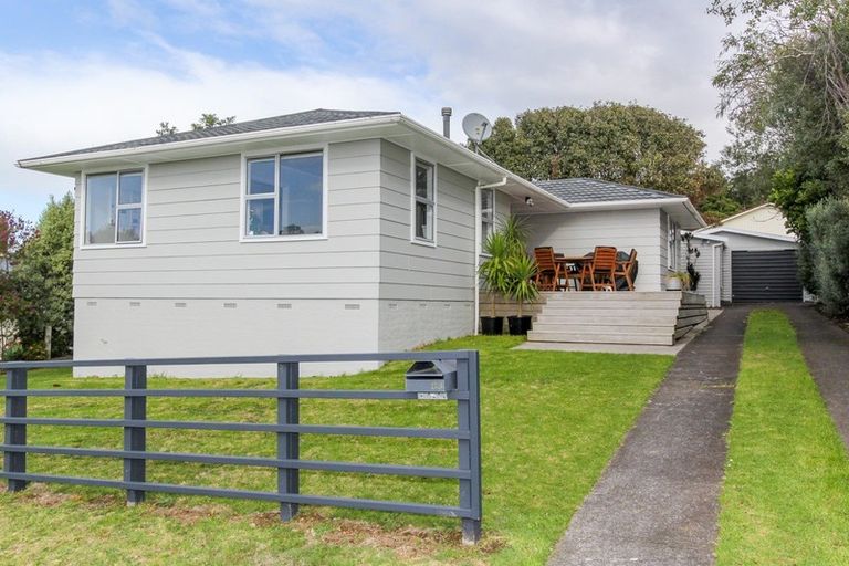Photo of property in 83 Riversdale Drive, Merrilands, New Plymouth, 4312