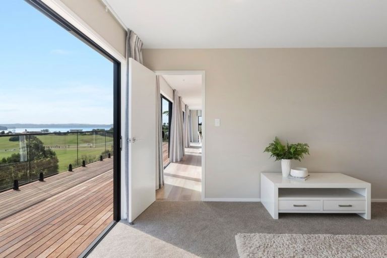 Photo of property in 10 Waititiro Rise, Stanmore Bay, Whangaparaoa, 0932