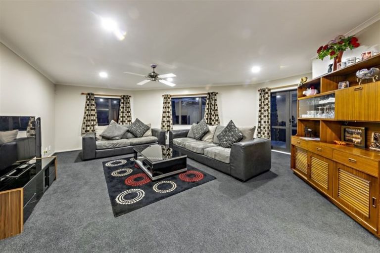 Photo of property in 36 Piper Place, Goodwood Heights, Auckland, 2105