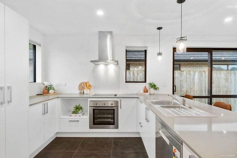 Photo of property in 52d Kayes Road, Pukekohe, 2120