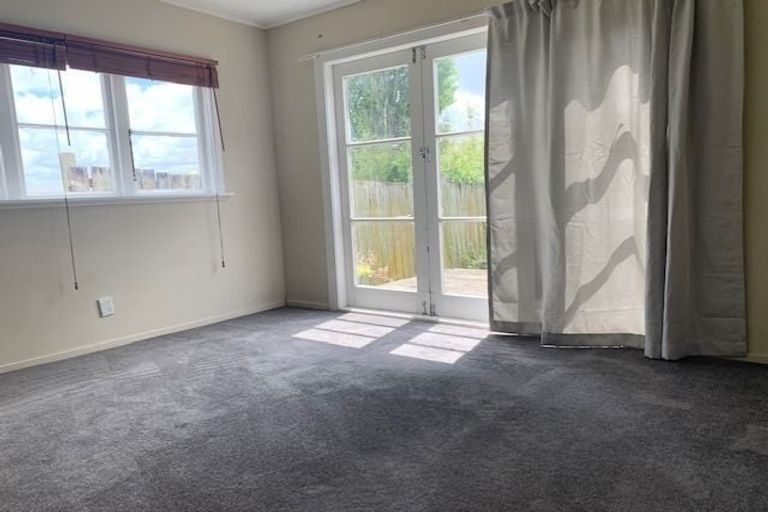 Photo of property in 11 Netherlands Avenue, Kelston, Auckland, 0602