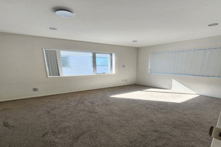 Photo of property in 74a Thompson Terrace, Manurewa, Auckland, 2102