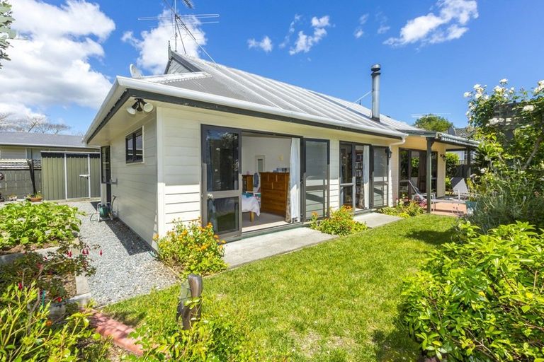 Photo of property in 6a Tui Grove, Elderslea, Upper Hutt, 5018