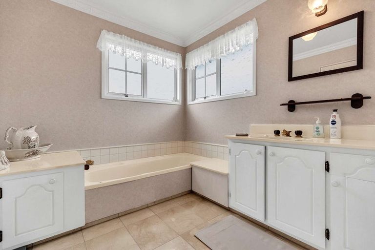 Photo of property in 9 Golders Place, Richmond Heights, Taupo, 3330