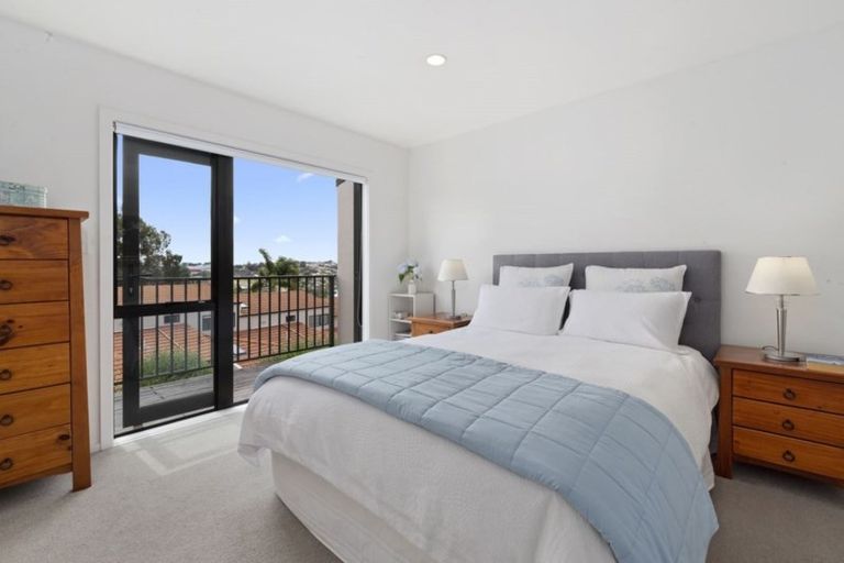 Photo of property in 7/270 Sunset Road, Windsor Park, Auckland, 0632