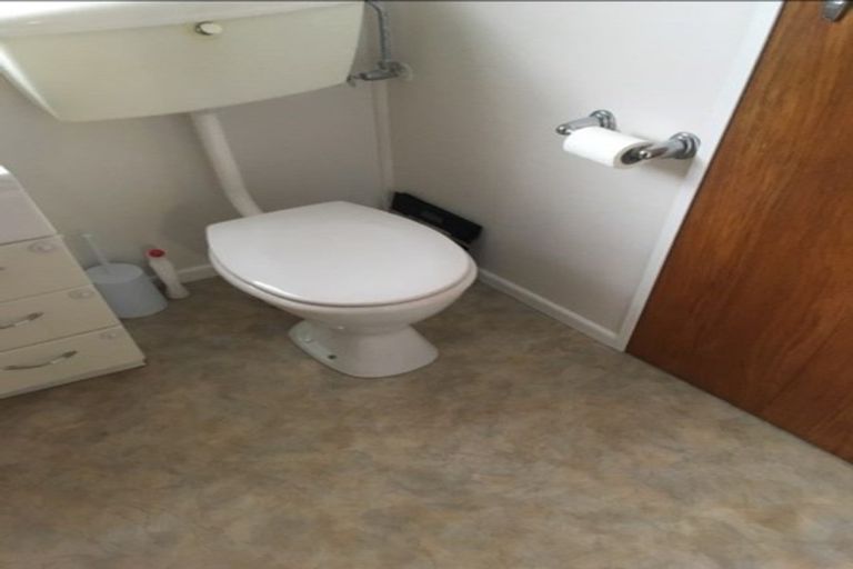 Photo of property in 62b Baylands Drive, Newlands, Wellington, 6037