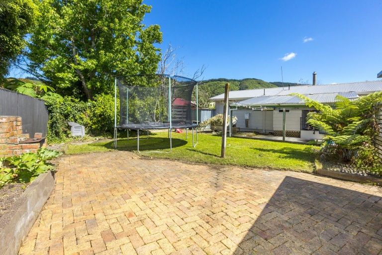 Photo of property in 11 Beryl Grove, Birchville, Upper Hutt, 5018