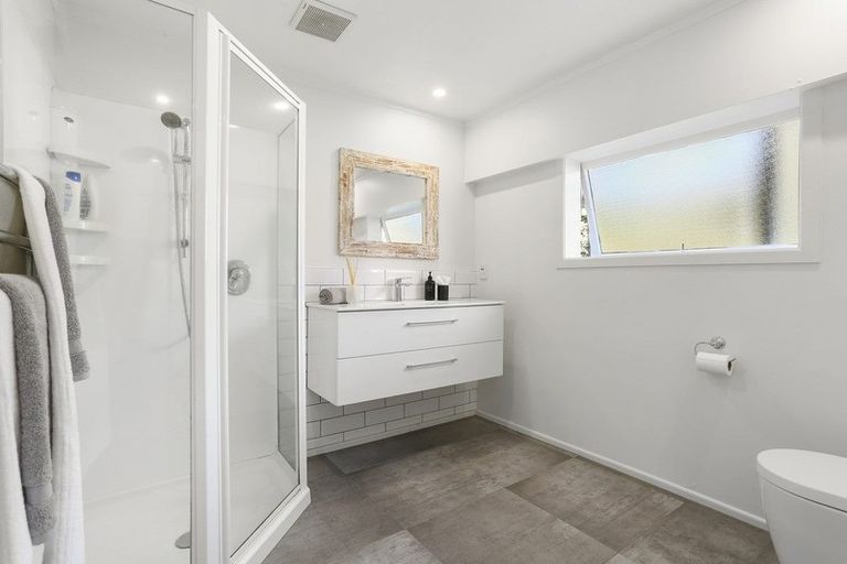 Photo of property in 6 May Avenue, Te Atatu South, Auckland, 0610