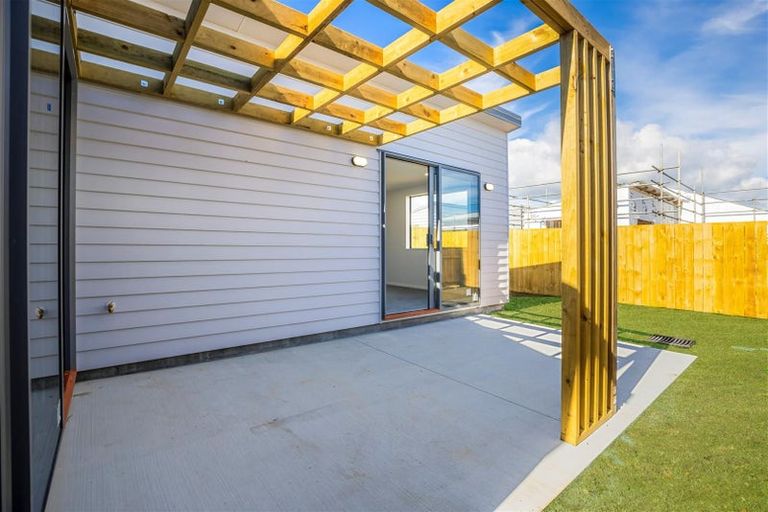 Photo of property in 15 Fredrick Hanson Road, Papakura, 2110