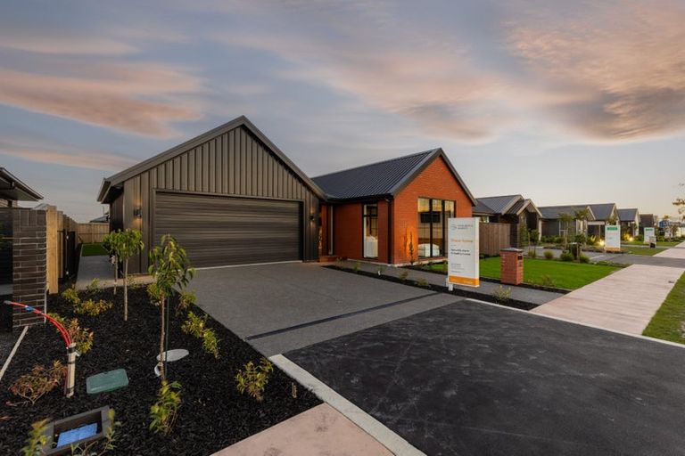 Photo of property in 32 Finstock Way, Rolleston, 7614