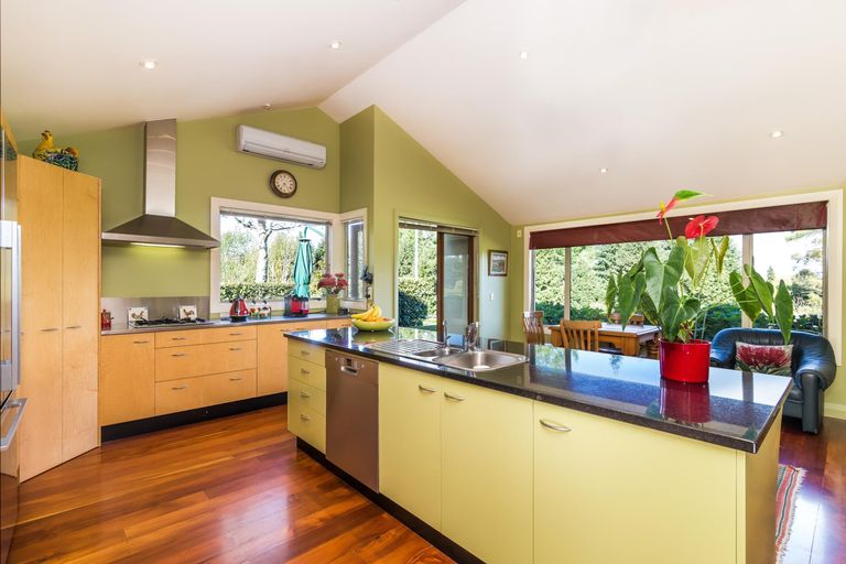 Photo of property in 280 Gillespie Place, Acacia Bay, Taupo, 3385