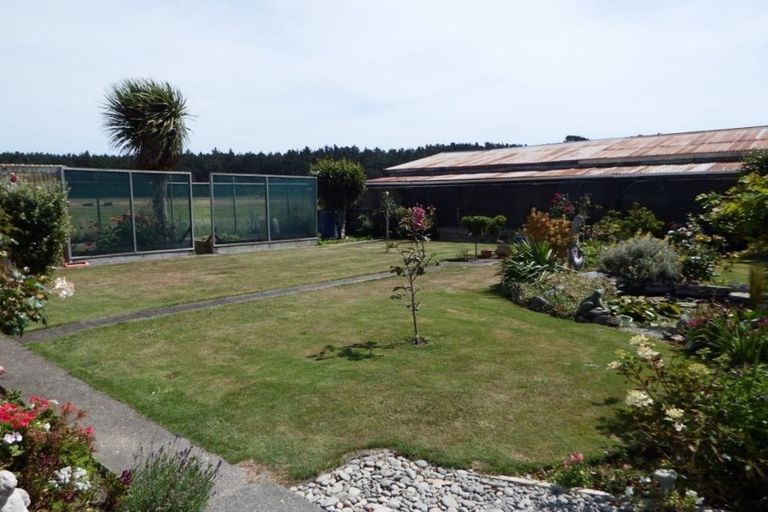 Photo of property in 1961 Parewanui Road, Parewanui, Bulls, 4894