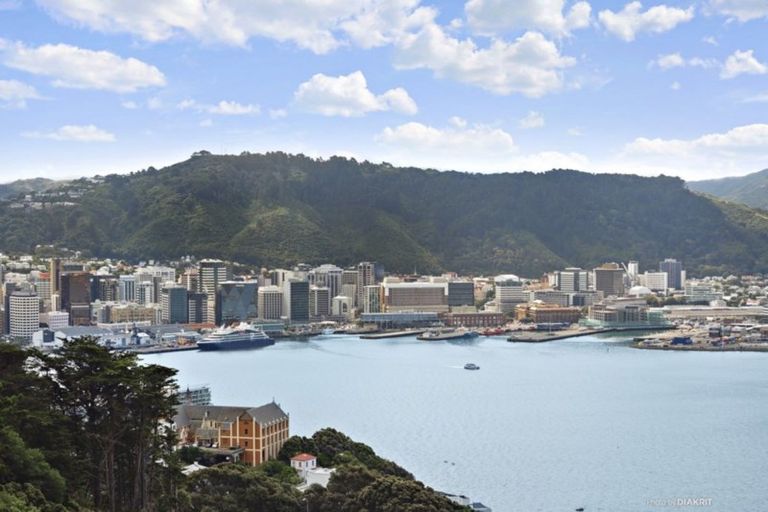 Photo of property in 81 Palliser Road, Roseneath, Wellington, 6011