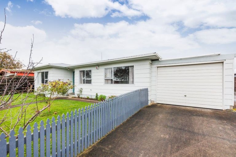 Photo of property in 8 Suzanne Grove, Kelvin Grove, Palmerston North, 4414