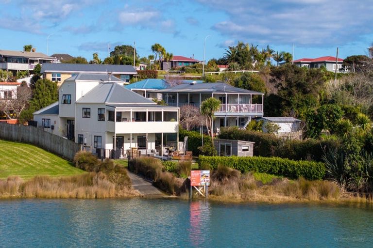 Photo of property in 48 Wainui Road, Raglan, 3225