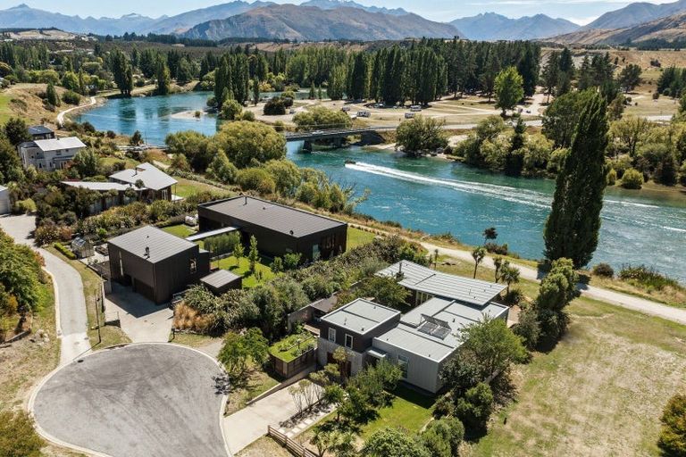 Photo of property in 10 Bridgewater Terrace, Albert Town, Wanaka, 9305