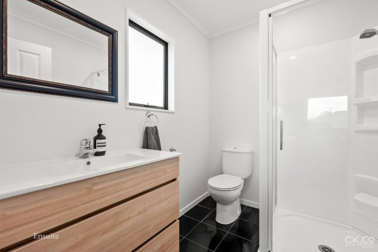 Photo of property in 102 Kirton Drive, Riverstone Terraces, Upper Hutt, 5018