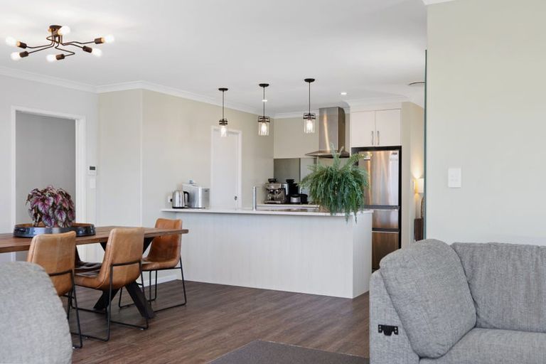 Photo of property in 84 Bert Wall Drive, Omokoroa, 3114