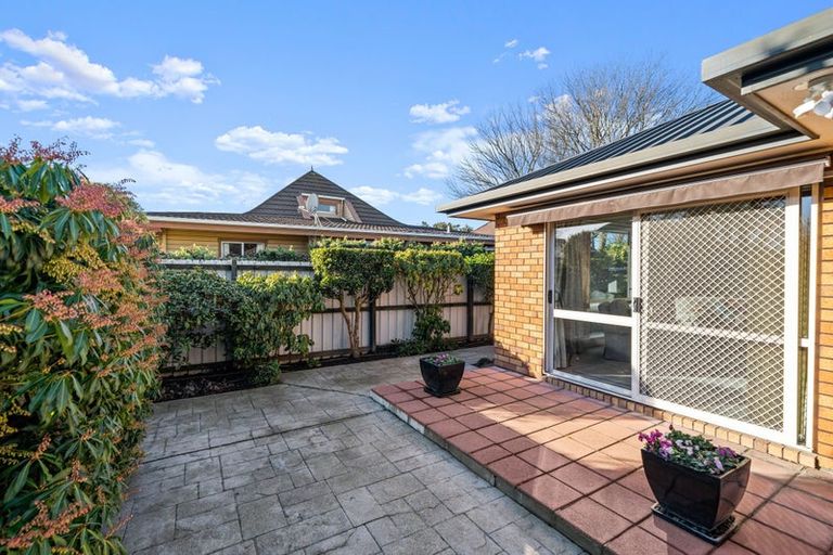 Photo of property in 2/15 Withells Road, Avonhead, Christchurch, 8042