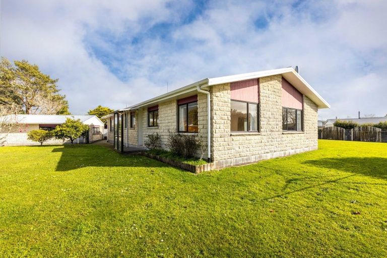 Photo of property in 2 Rangiora Place, Inglewood, 4330