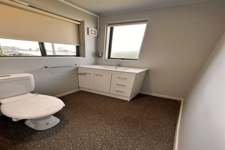 Photo of property in 11 William Bayes Place, Red Beach, 0932