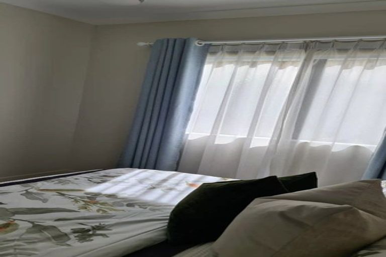 Photo of property in 65 Masons Road, Oteha, Auckland, 0632