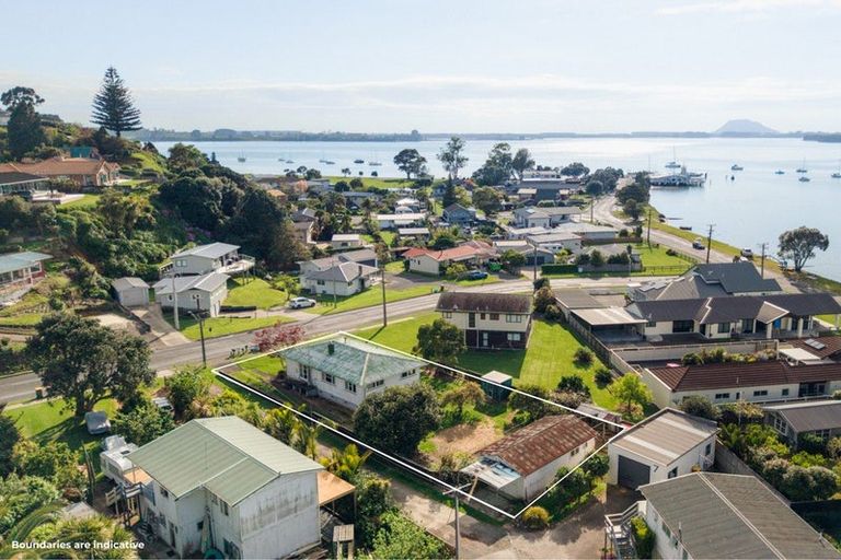 Photo of property in 5 Omokoroa Road, Omokoroa, 3114
