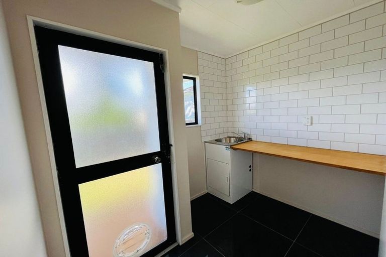 Photo of property in 1/8 Anglers Way, Wattle Downs, Auckland, 2102