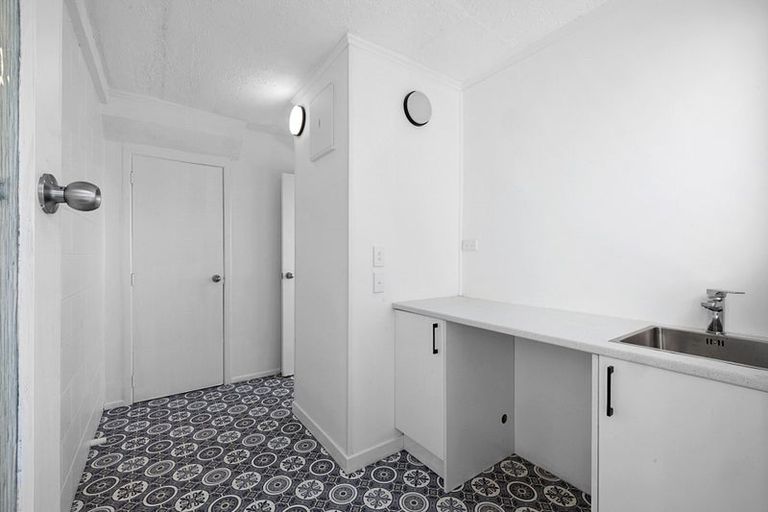 Photo of property in 27a Port View Crescent, Moturoa, New Plymouth, 4310