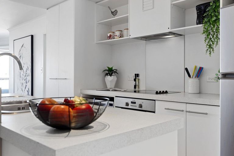 Photo of property in Algarve Apartments, 213/332 Maunganui Road, Mount Maunganui, 3116