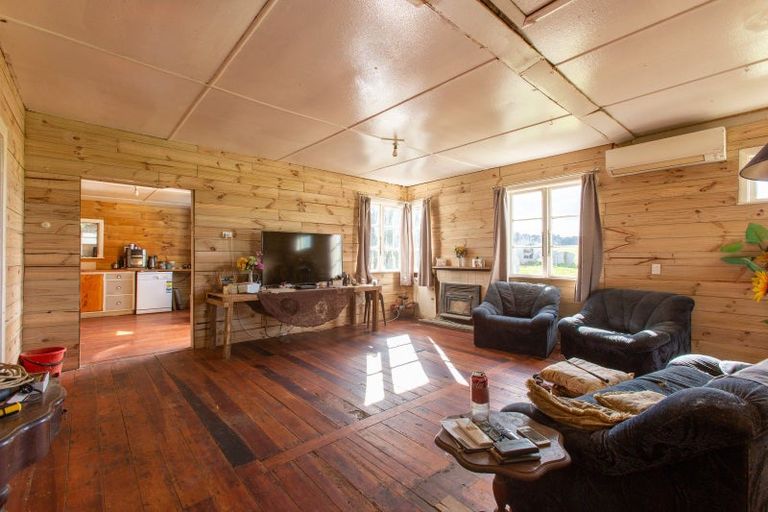 Photo of property in 141 Valley Road, Woodville, 4998